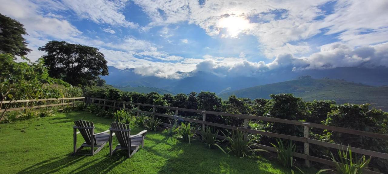 Monte Paraíso - banheira e vista da Pedra Menina - Bed and Breakfast