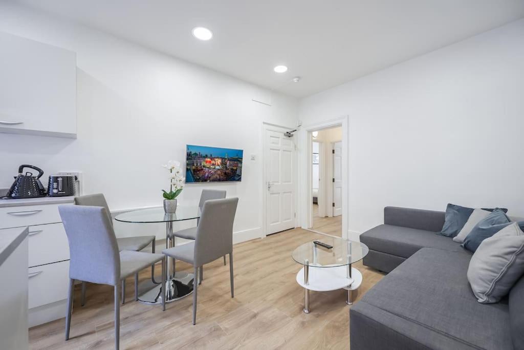 B&B London - 2 Bed Piccadilly Apartment- 3 - Bed and Breakfast London