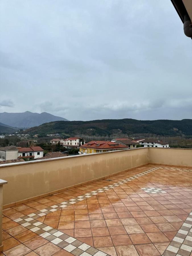 Appartamento accogliente con terrazzo panoramico - B&B