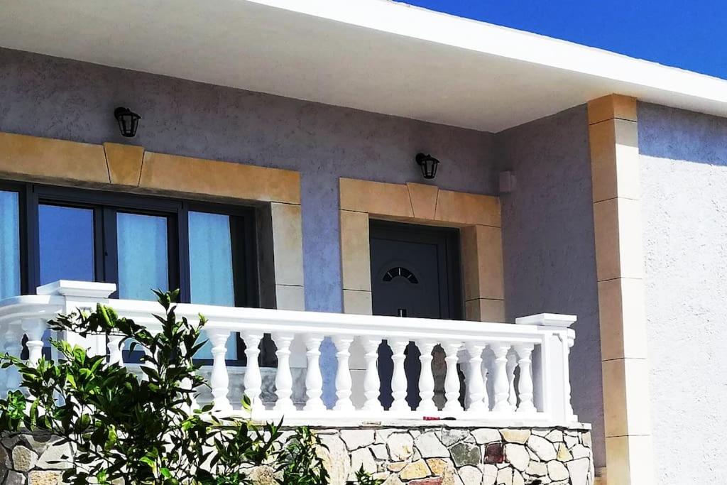 Grey house - Ferienwohnung Samos