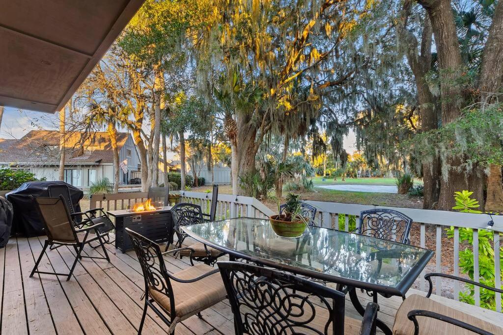 B&B Hilton Head - Updated luxury PD villa: golf view, steps to pool/beach/pickleball! - Bed and Breakfast Hilton Head