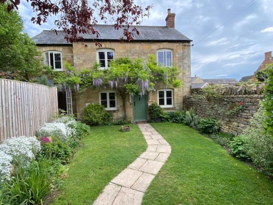 B&B Moreton in Marsh - The Bolt Hole, Cotswold Cottage, Moreton-In-Marsh - Bed and Breakfast Moreton in Marsh