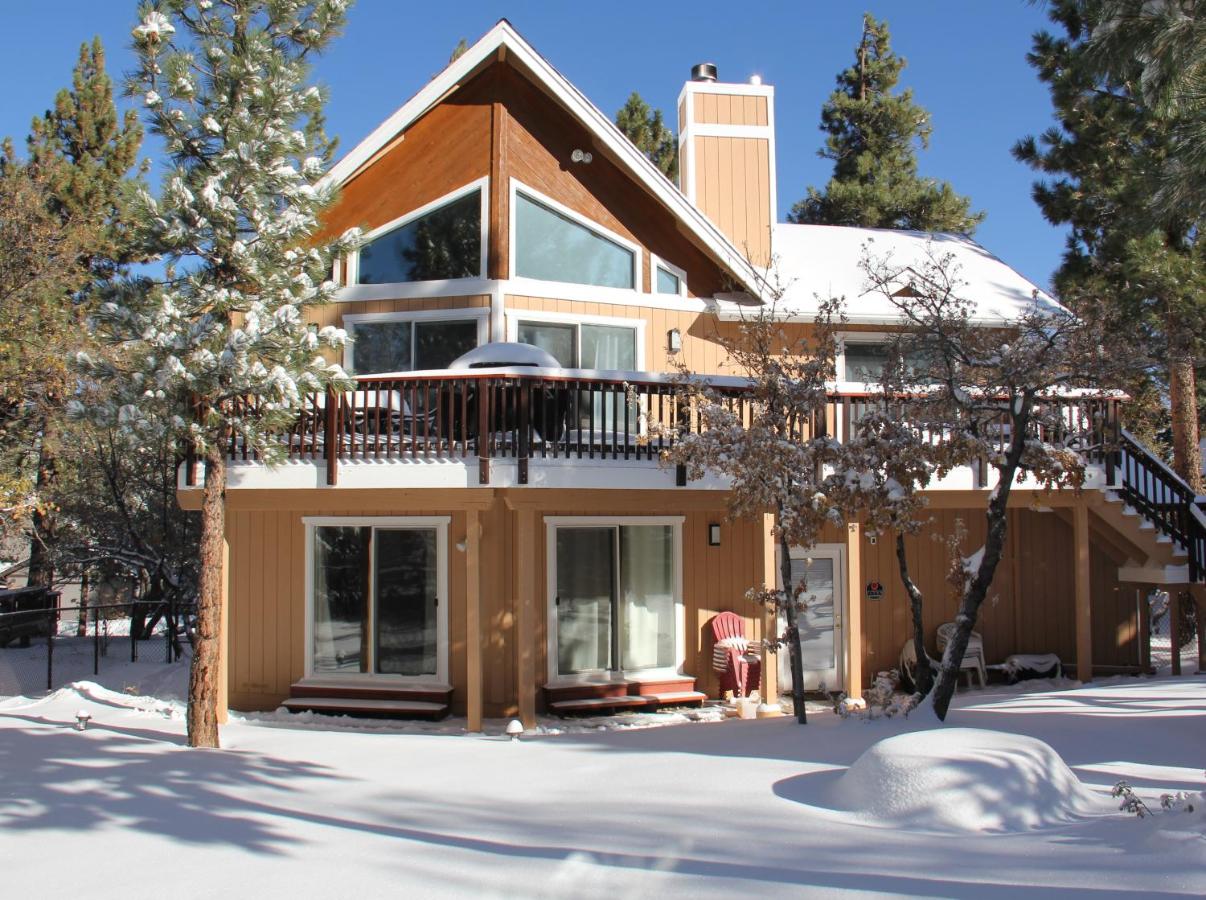 B&B Big Bear Lake - Brown Bear Haus with game room, fire pit, and backyard - Bed and Breakfast Big Bear Lake