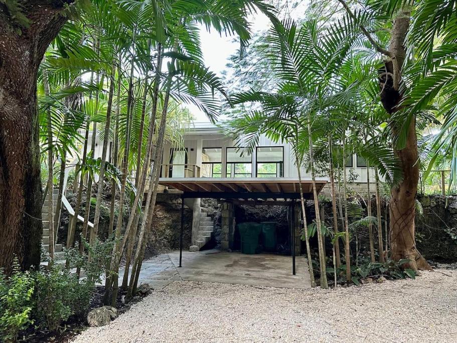 Coconut Grove Mid-Century Jungle Oasis - Ferienwohnung