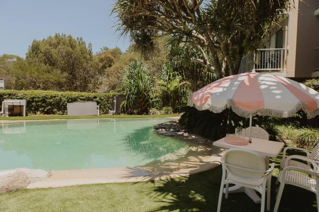 Brand NEW Coolum Beach Oasis Apartment - B&B