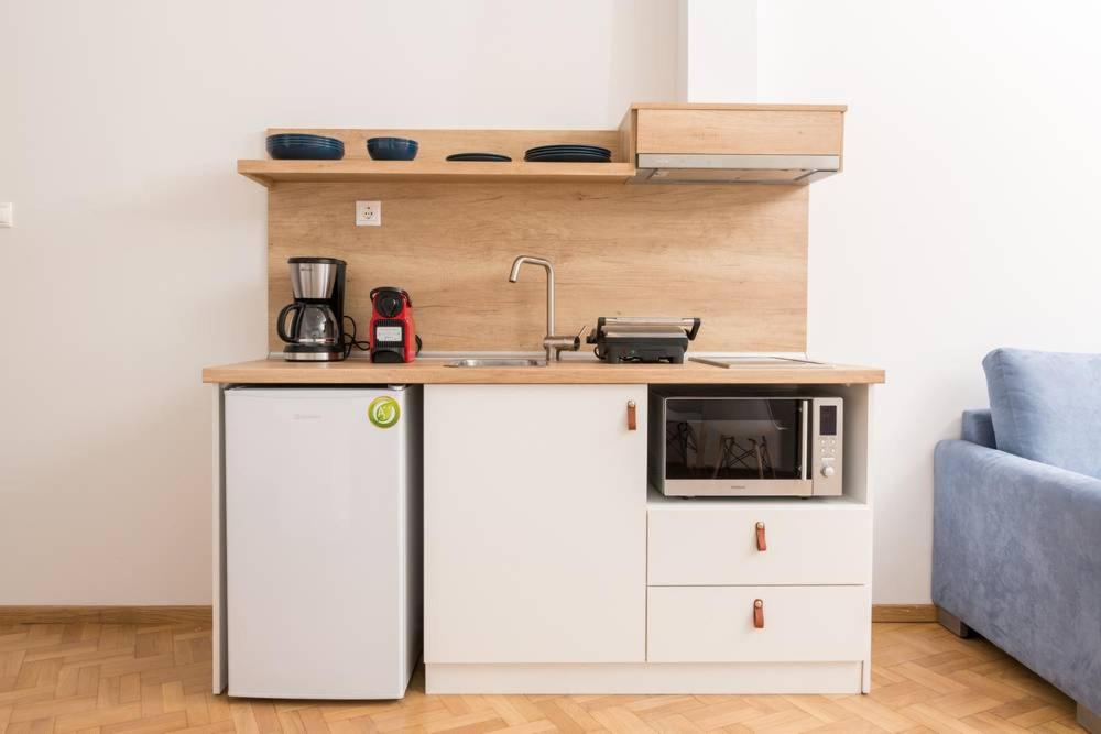 Pantheon square view 2 - B&B Komotiní