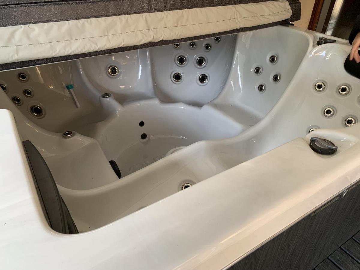Maison Piscine et Jacuzzi - B&B