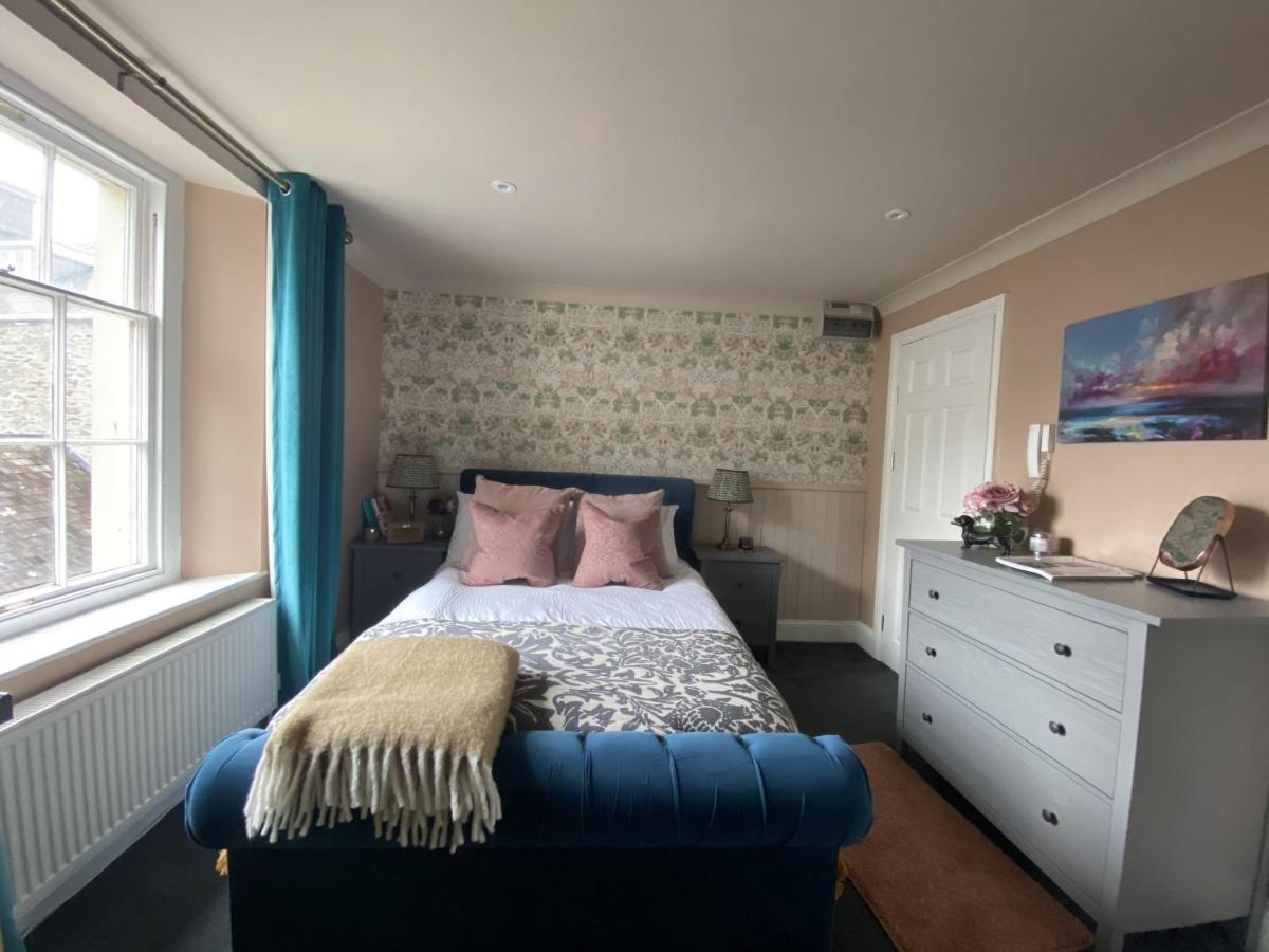 B&B Tavistock - Number Four Russell House, Studio Apartment, centre of Tavistock, Devon - Bed and Breakfast Tavistock