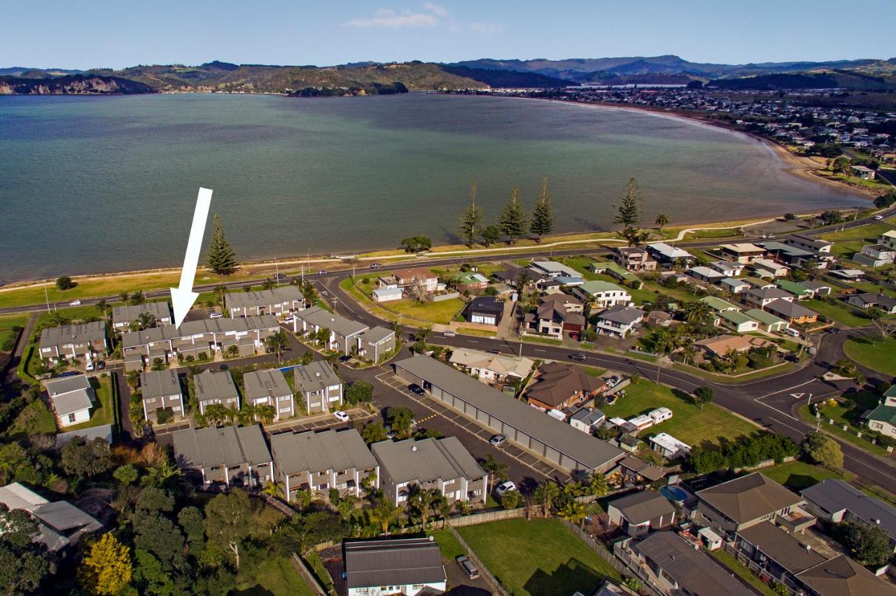 Aqua Soleil Beachfront Apartment - Bed and Breakfast Whitianga