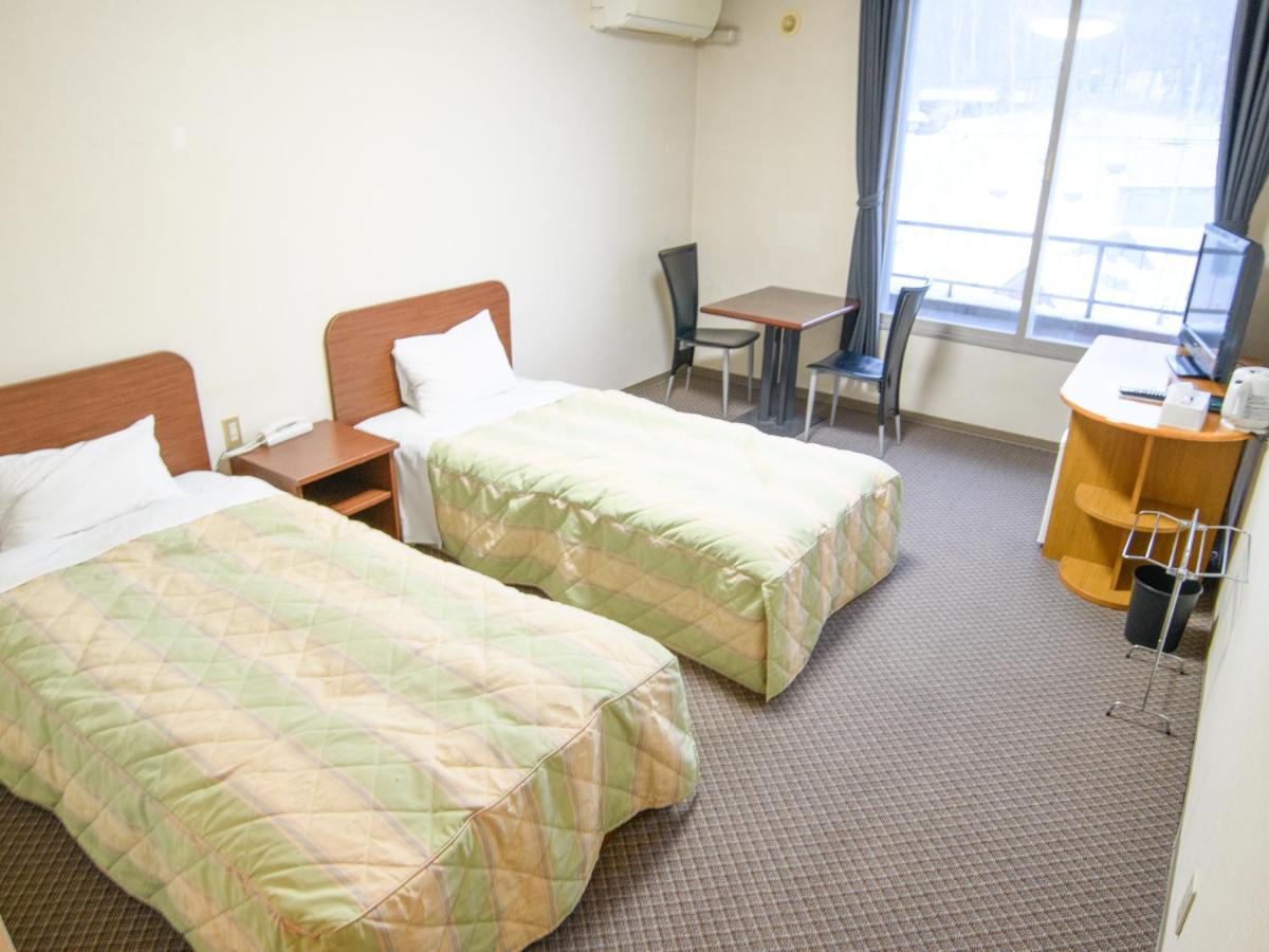 Twin Room - Electric Cigarettes Only