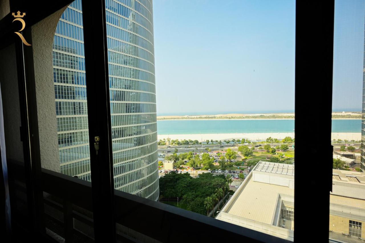 Refined 3BR Living -Corniche Family Retreat - B&B Abu Dhabi Island and Internal Islands City