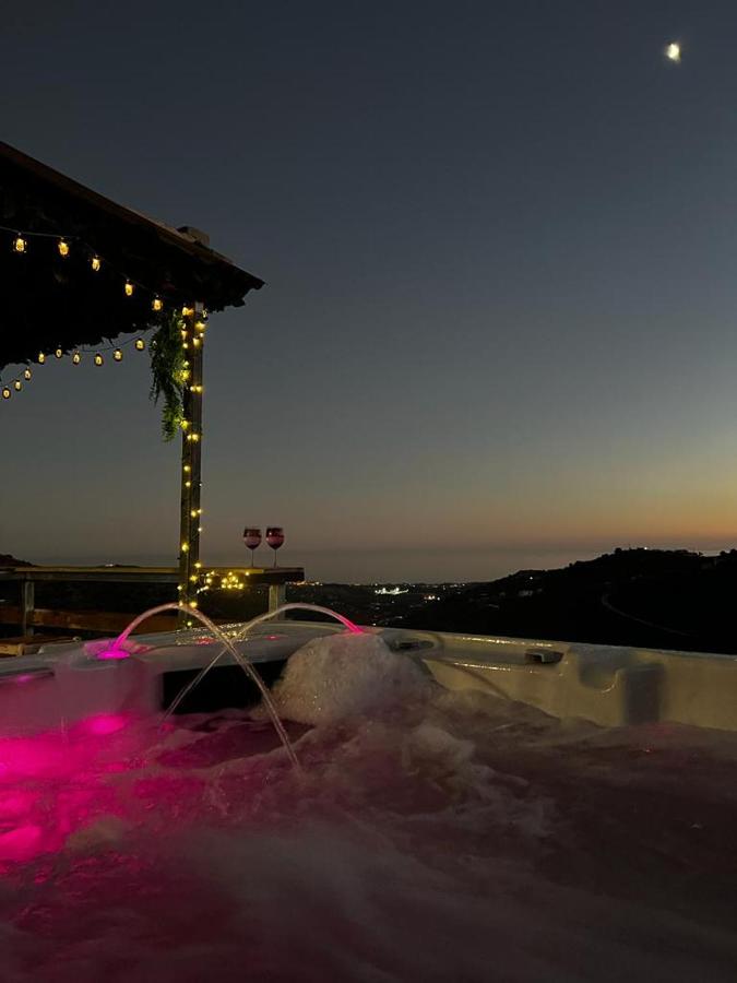 Casa Rural Málaga Monkey Love con jacuzzi - B&B Iznate