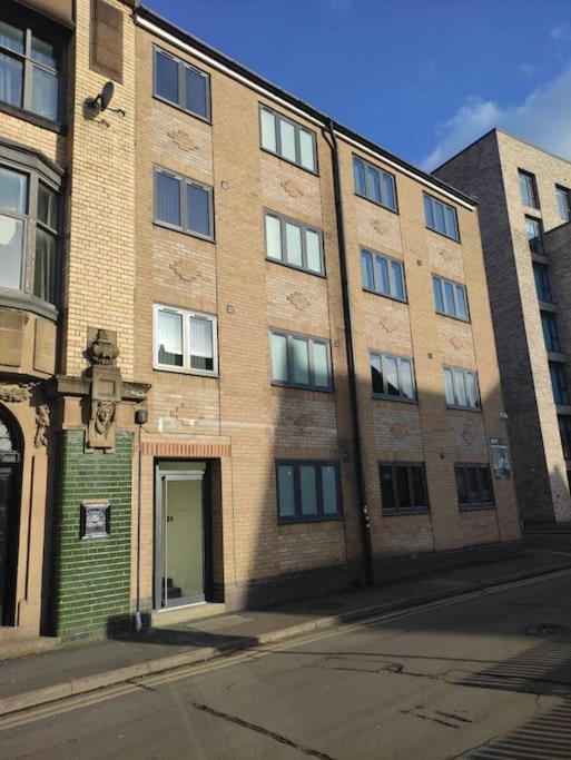 Unwind in Style, One-Bedroom Haven 1C Close to DMU - B&B Leicester