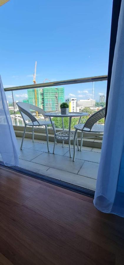 BV2 HotelSuite homestay 2 bedrooms KK City Centre Near Imago - B&B