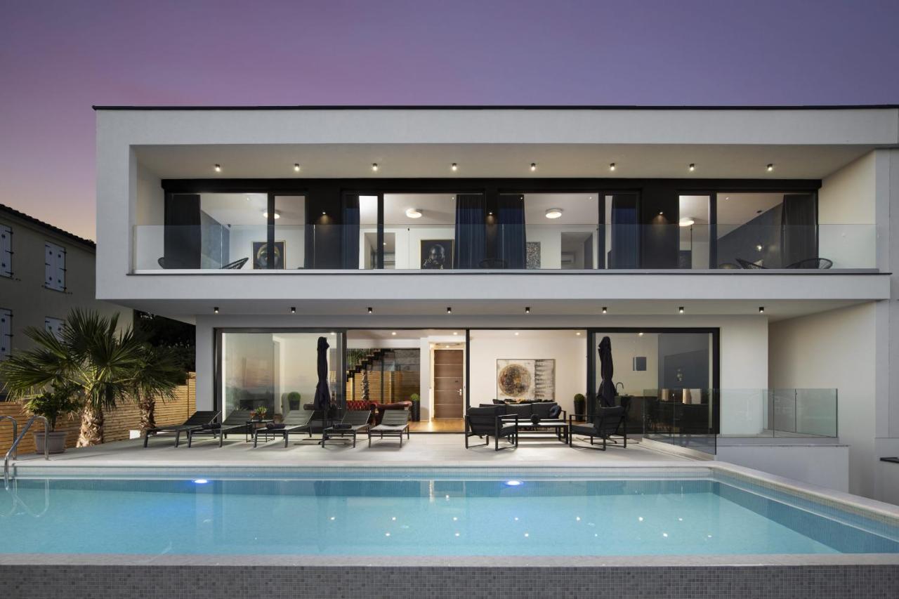 Luxury Villa Dali with sauna, whirlpool and heated pool in Medulin only 1,7 km from the beach - B&B Medulin