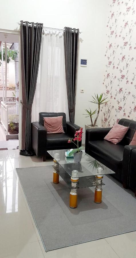 Villa Permata Garden Batu 2 - B&B