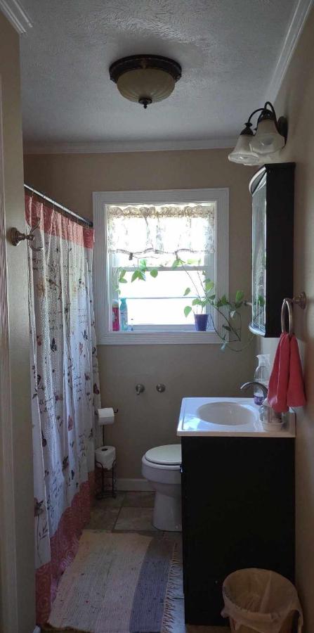 Comfy Private Bedroom # 1 - B&B