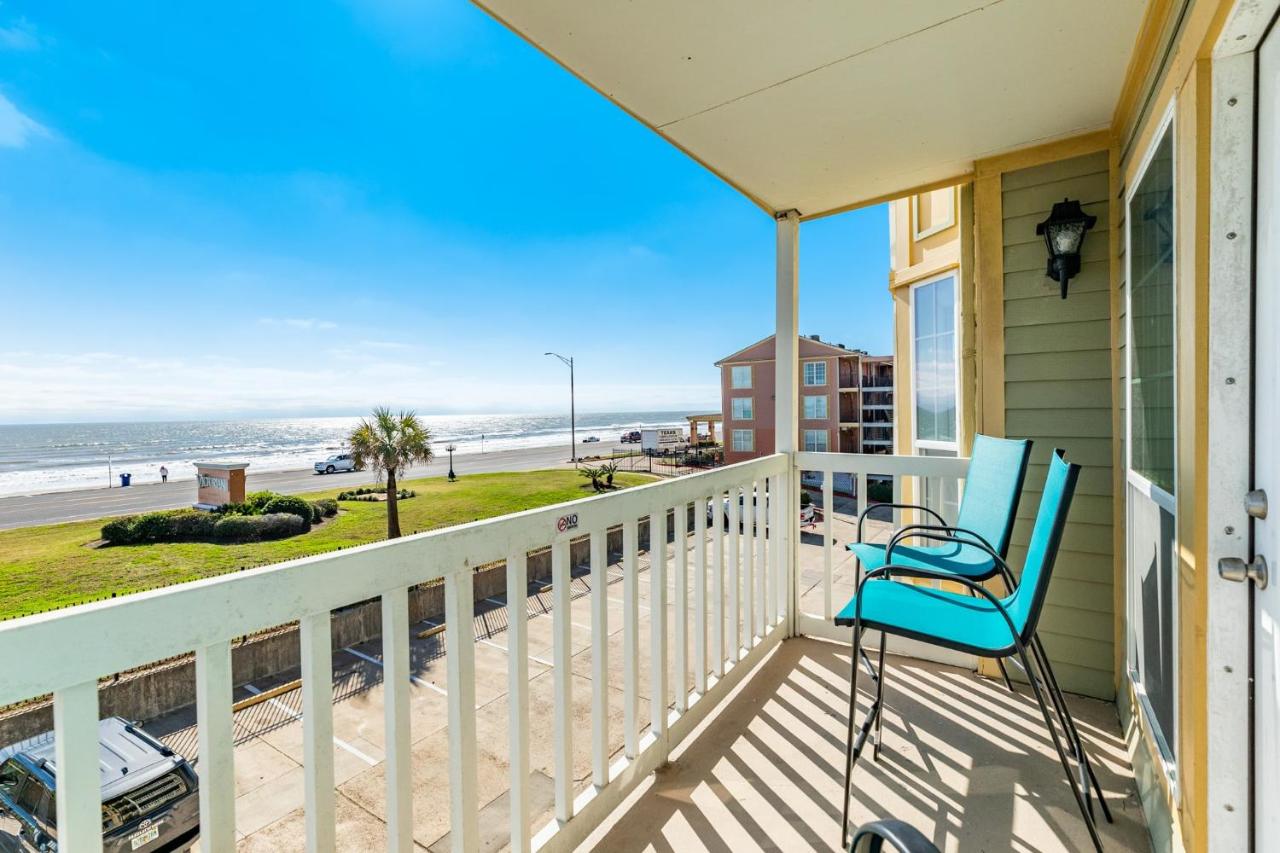 Seaside and Breezy Condo at the Victorian - B&B Galveston