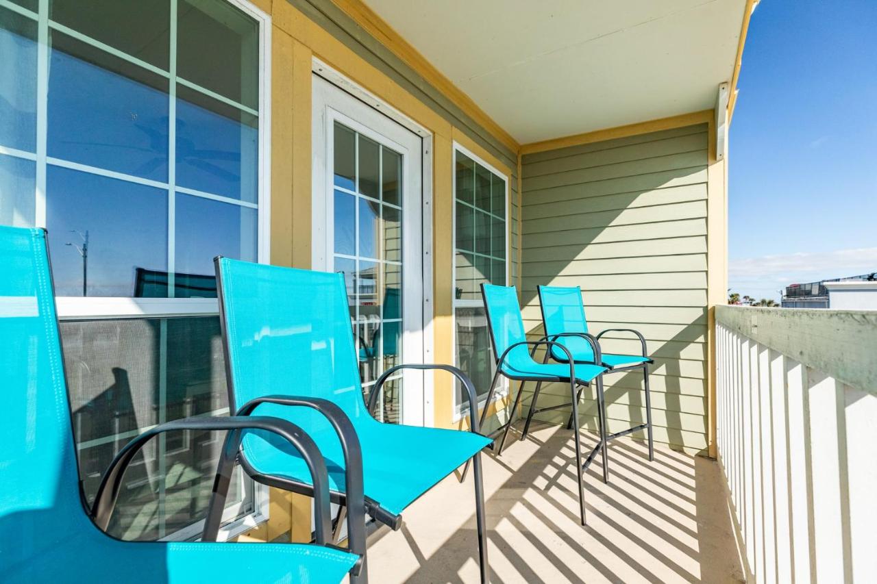 Seaside and Breezy Condo at the Victorian - B&B Galveston
