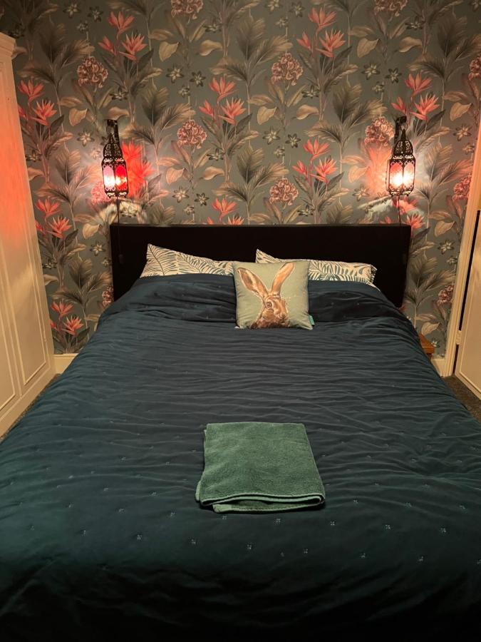 B&B Tarring Neville - Large Room with own TV and cereal and toast breakfast in Newhaven - Bed and Breakfast Tarring Neville