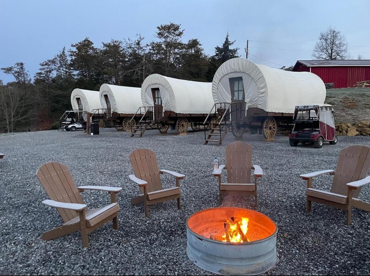 B&B Sevierville - Smoky Hollow Outdoor Resort Covered Wagon - Bed and Breakfast Sevierville