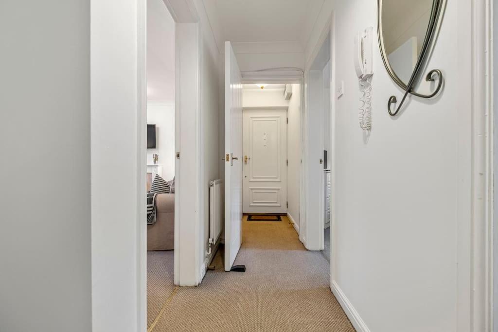 Spacious Apartment with Parking! - B&B