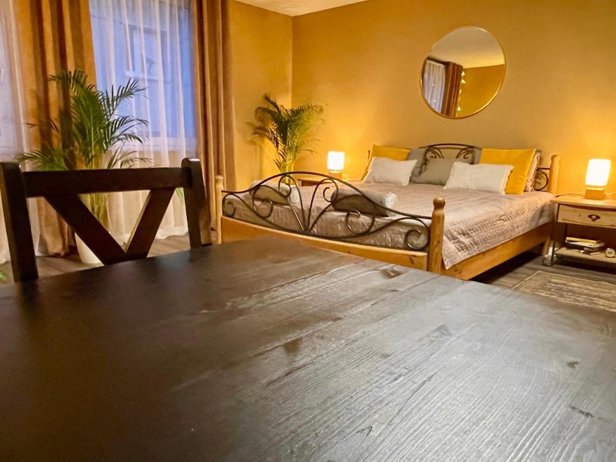 Terracotta Apartment - Zentral, Parken, Netflix, Kontaktloses Einchecken, Kingsize-Bett - Chambres d'hôtes Wuppertal