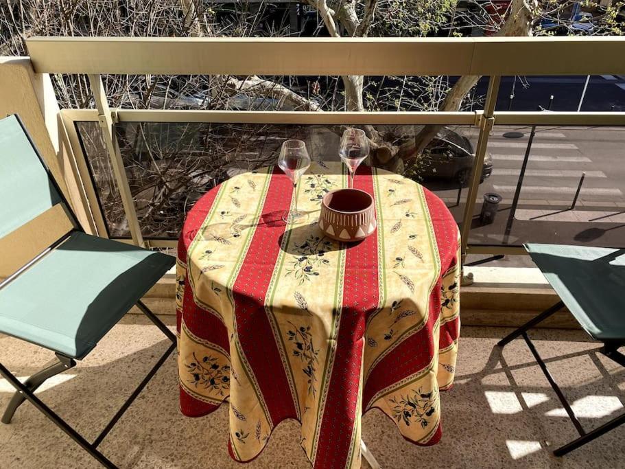 Studio balcon, centre ville, proximité plages, commerces, restaurants, musées... - B&B Antibes