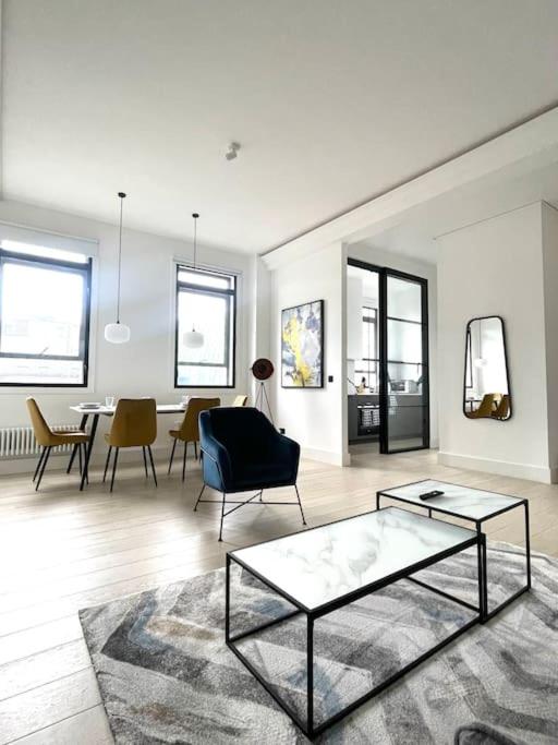 Central & Stylish 2 Bedroom Apartment - B&B
