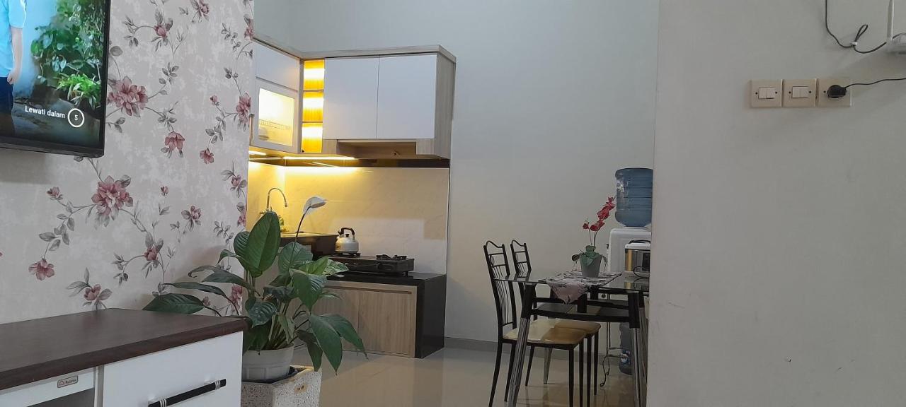 VILLA YANTI PERMATA GARDEN - Ferienwohnung Karangploso