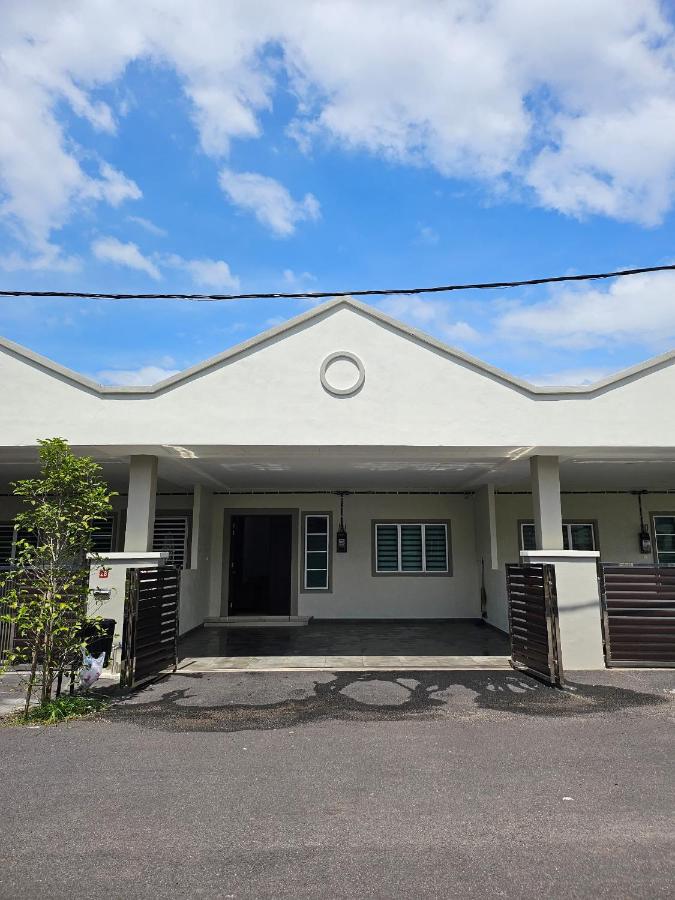 Air-home No 28 Simpang near Aulong Econsave, 3BR, 7pax, Netflix - Chambres d'hôtes Simpang