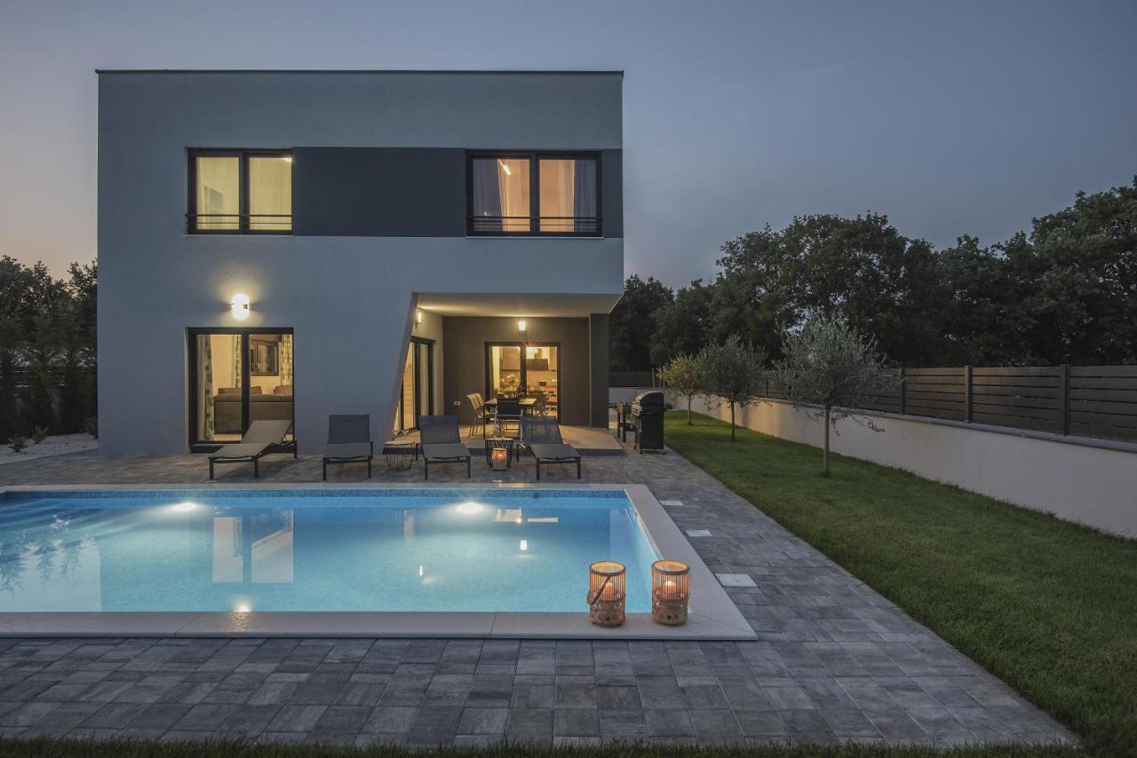 Villa Tika in Pula for families with kids playground - Chambres d’hôtes Jadreški