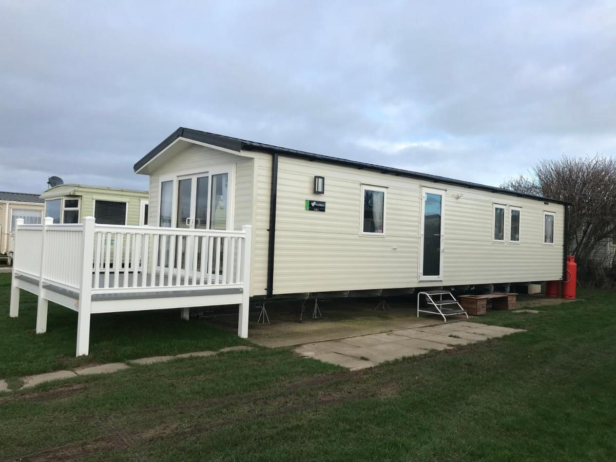 Captivating 3-Bed brand new Luxury Caravan - B&B