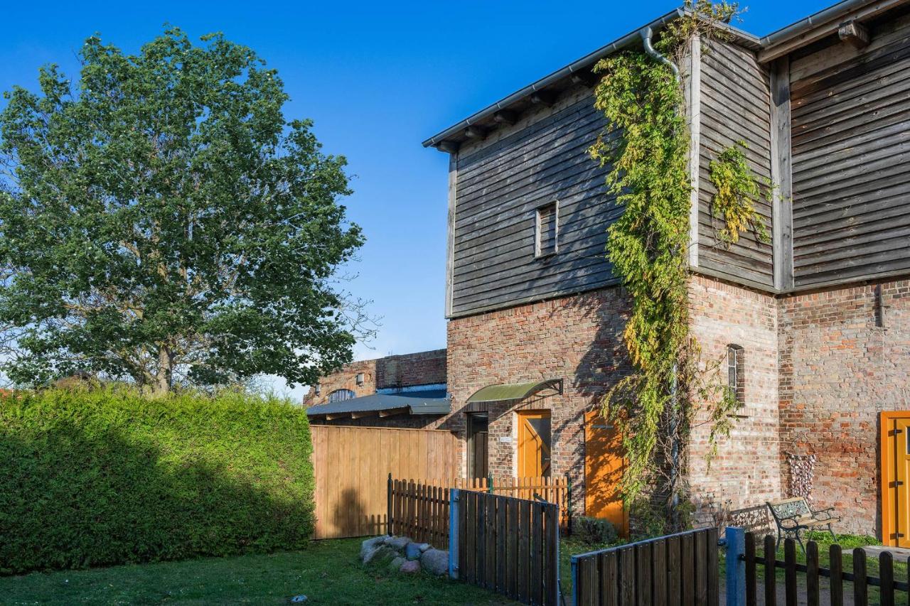 Der Schlosshof - 01 - B&B Pudagla