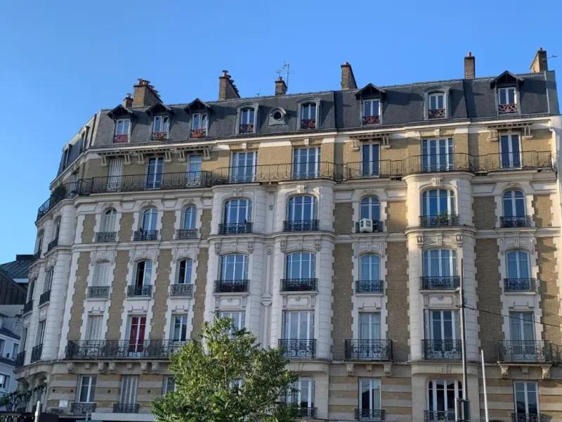 Grand appartement Haussmannien à 12 min de Paris - chic spacious classic Parisian apartment - Chambres d’hôtes Enghien-les-Bains