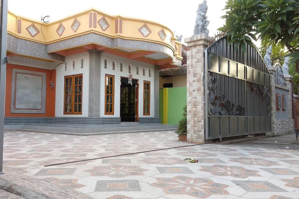 Private Bali Artifac GuestHouse - B&B Singaraja