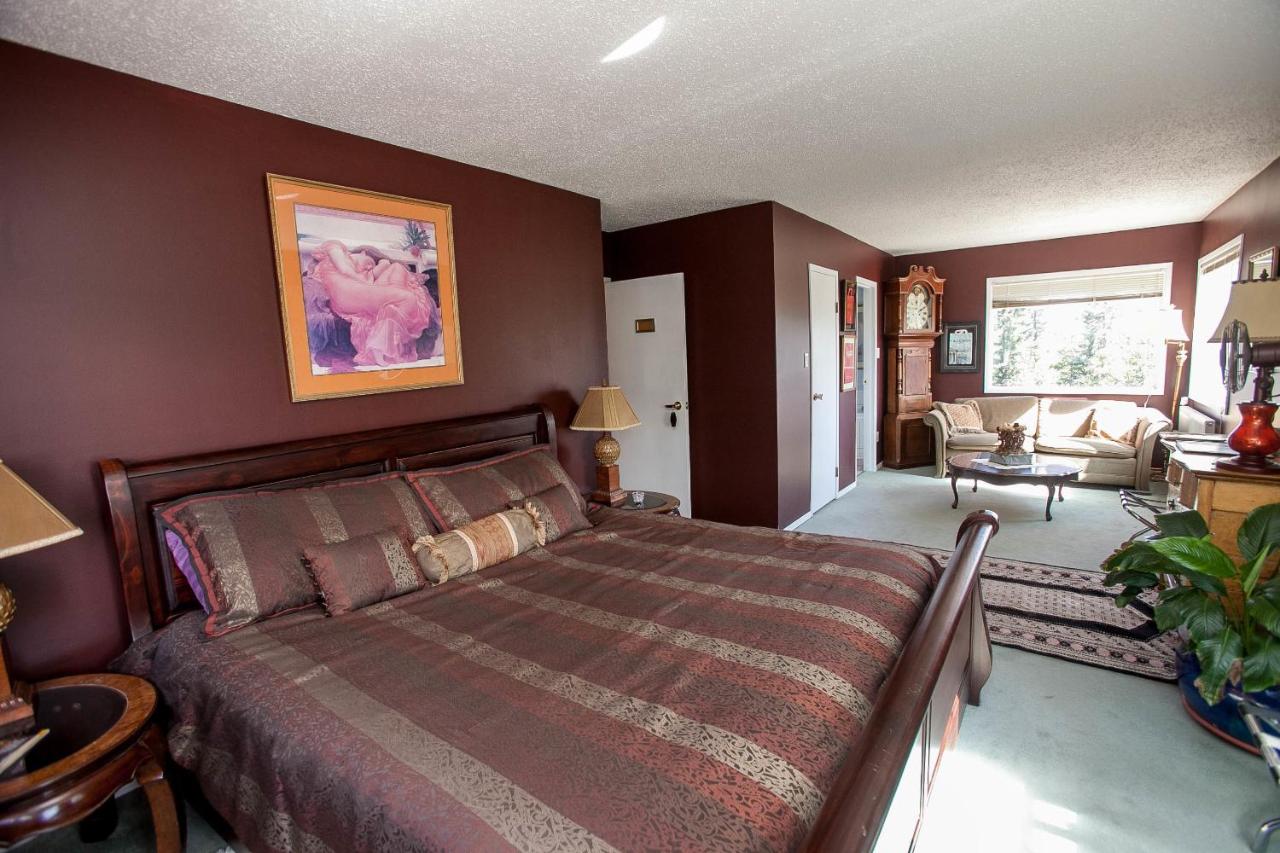 King Room with Sofa Bed