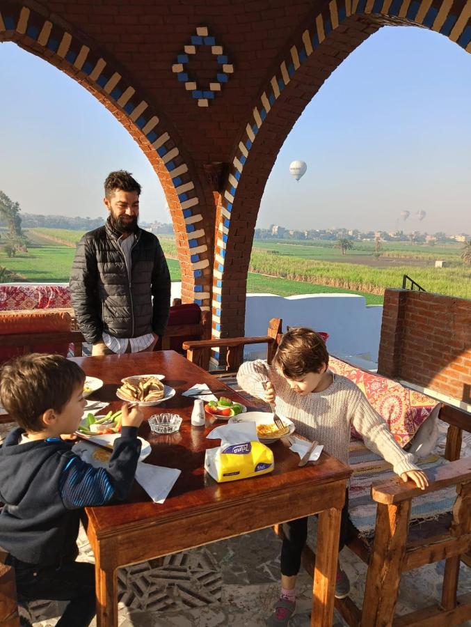 Quiet Gate Guest House - Bed and Breakfast Al Aqālitah