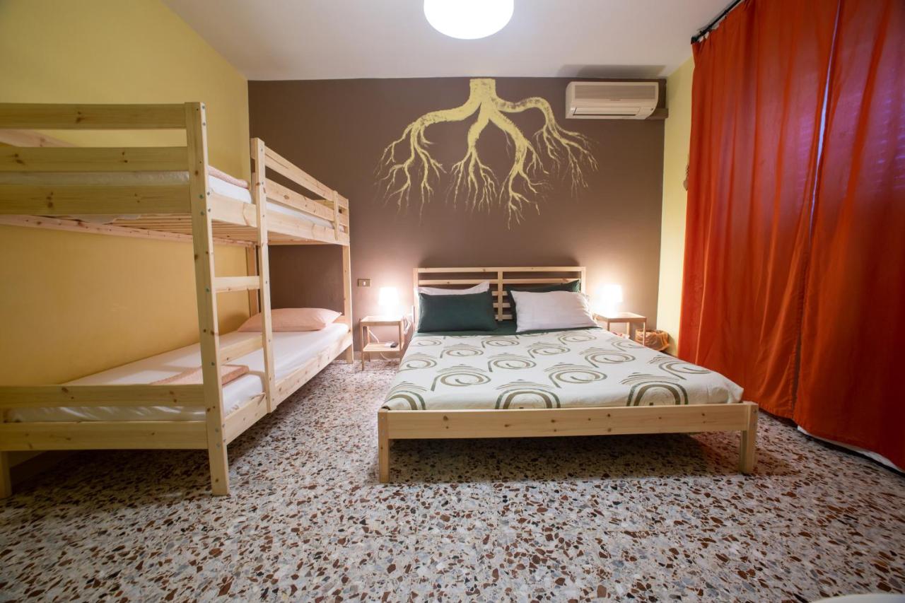 Vierpersoonskamer met Gedeelde Badkamer