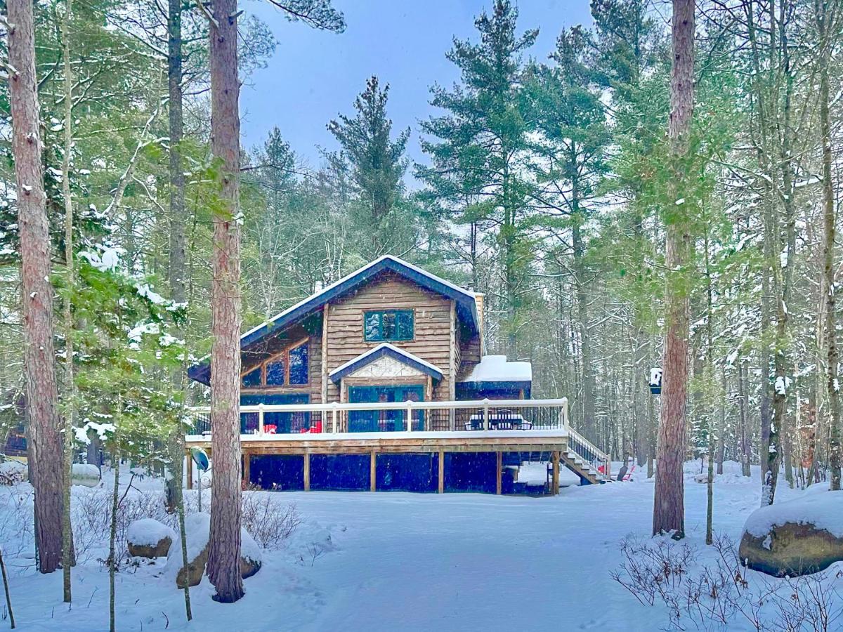 ADK Cabin with Hot Tub, Near Whiteface, Lake Placid, Fire Pit, Game Rm - Chambres d’hôtes Jay