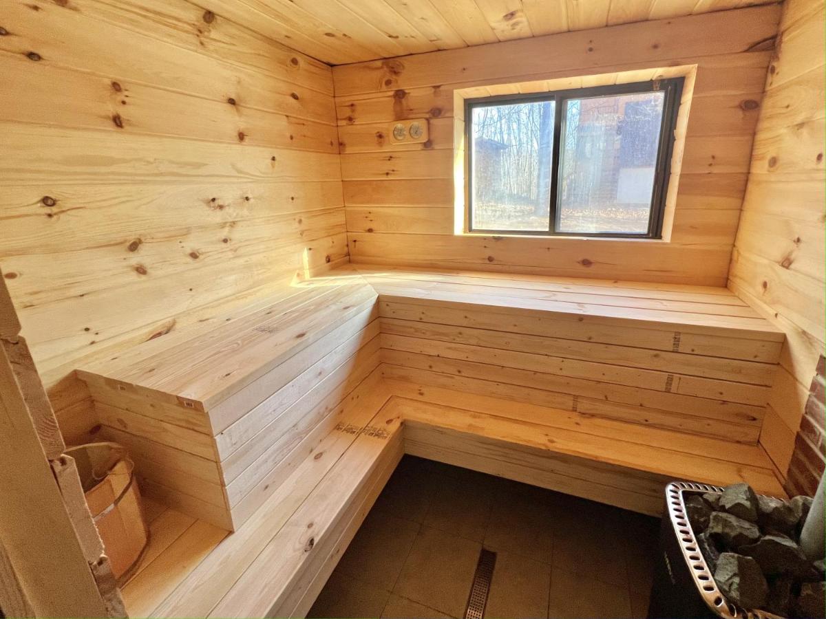 Vacation Home w Game Room Sauna Hot Tub Private Pool - B&B East Stroudsburg