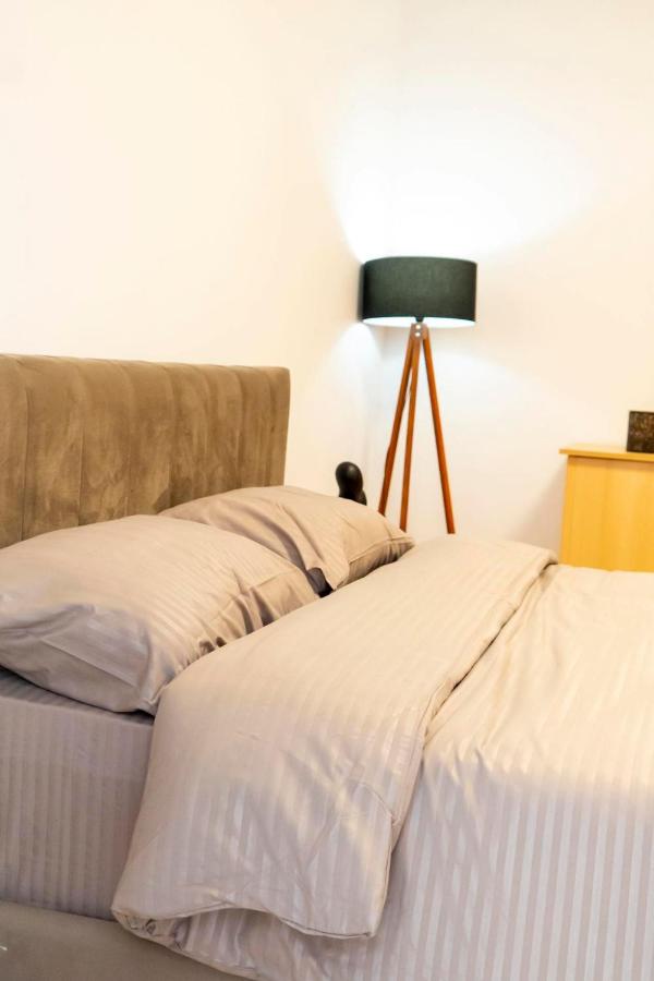 Chrigrey Holiday Apartments & Durres Beach - B&B