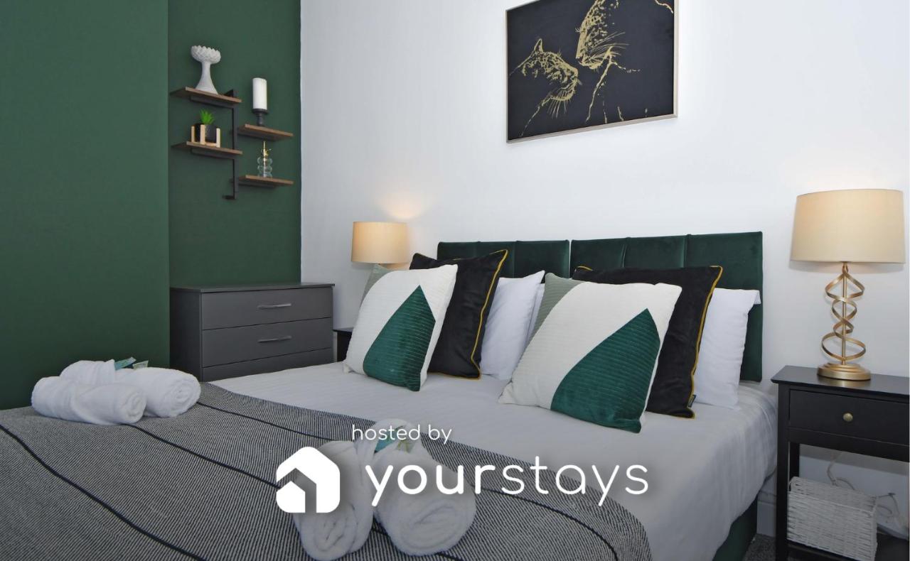 B&B Stoke-on-Trent - Emerald Terrace by YourStays - Bed and Breakfast Stoke-on-Trent