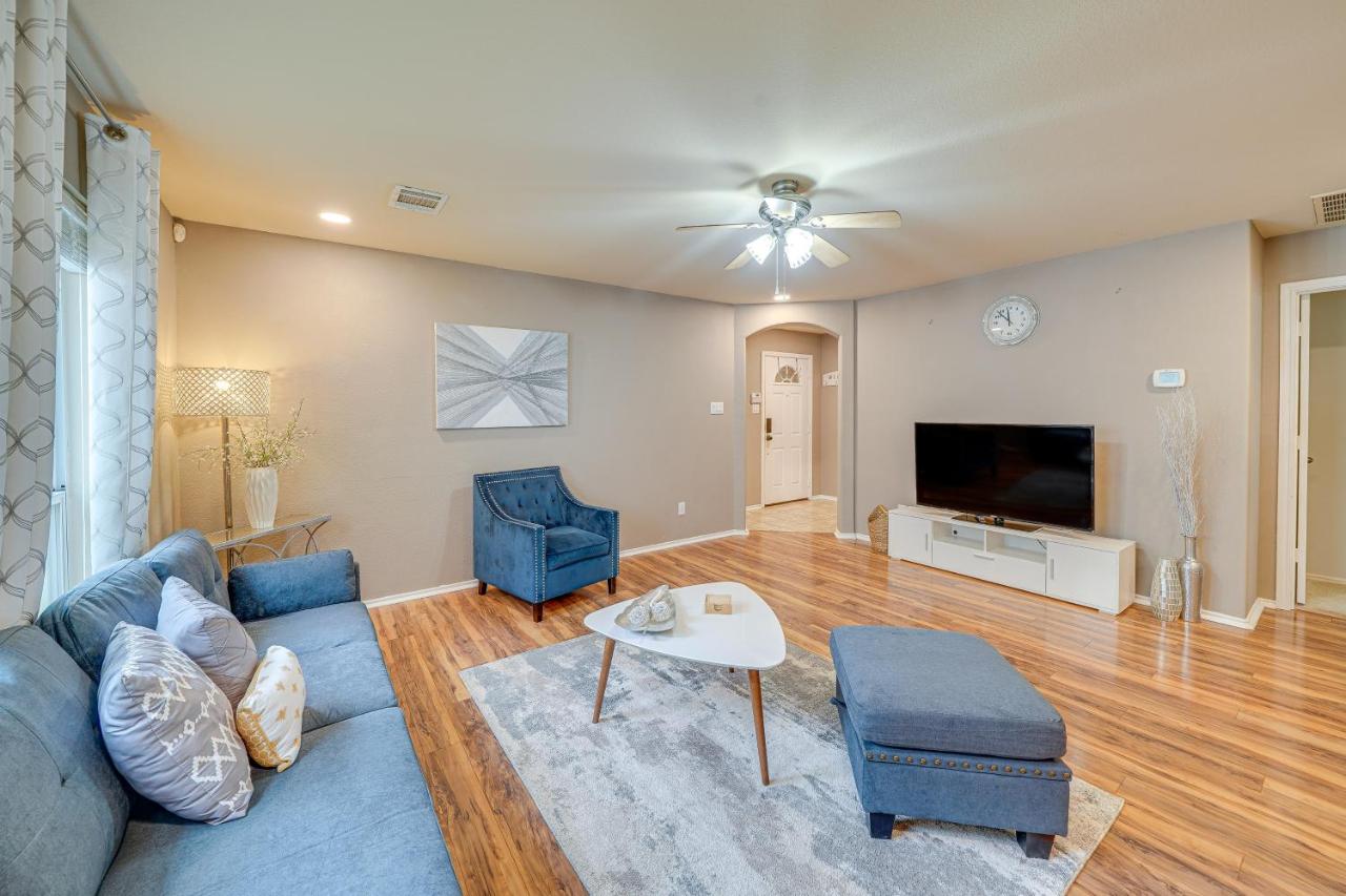 Stylish Family Home 3 Mi to SeaWorld San Antonio! - Chambres d’hôtes
