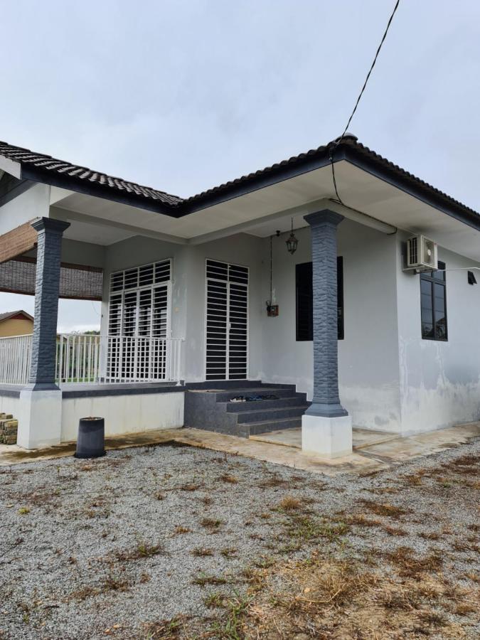 B&B Pasir Mas - Teratak Che Esah Guest House FREE WIFI - Bed and Breakfast Pasir Mas