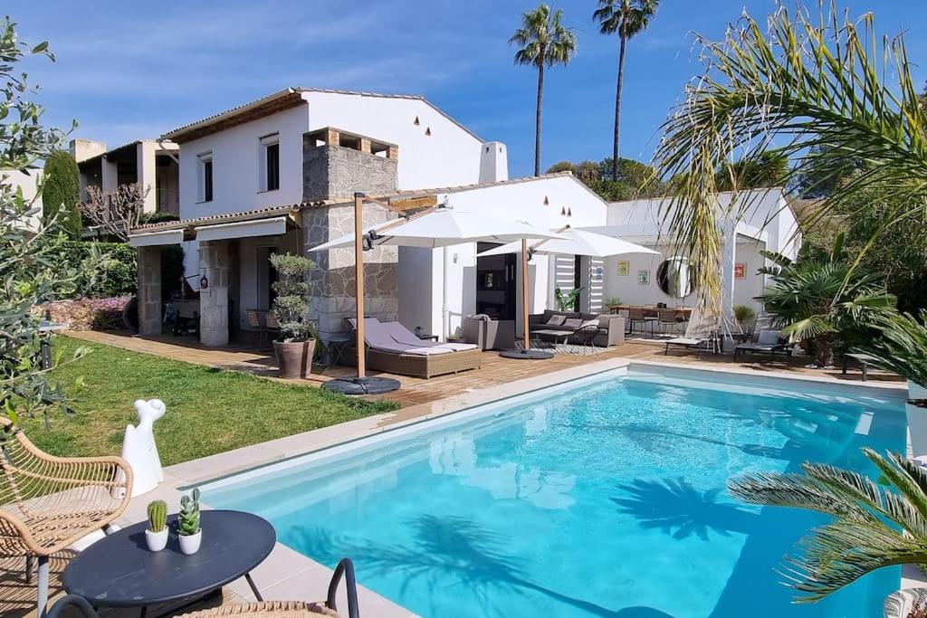 Villa moderne dans un domaine privé unique - Chambres d’hôtes