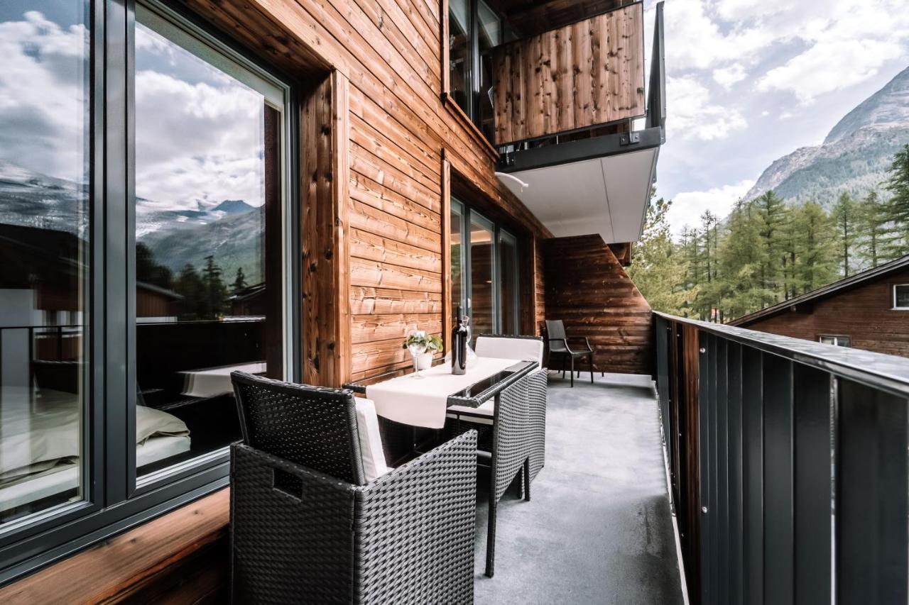 Apartment with Mountain View