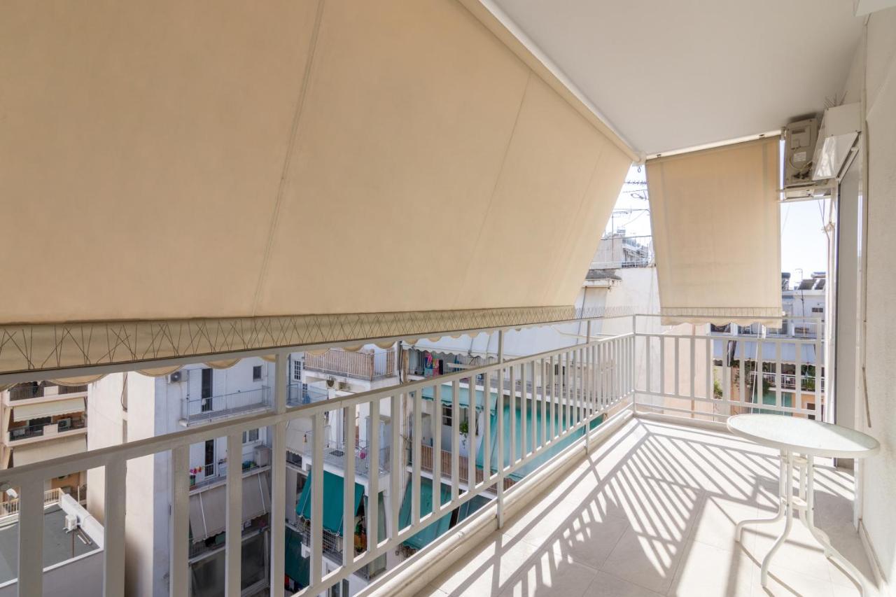 Three Bedrooms Apt in Kallithea - B&B