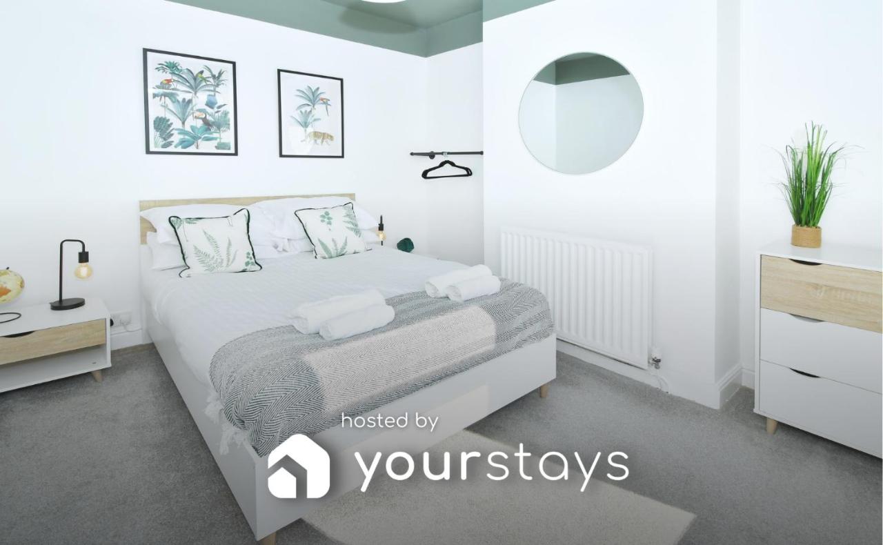 B&B Stoke-on-Trent - London House by YourStays - Bed and Breakfast Stoke-on-Trent