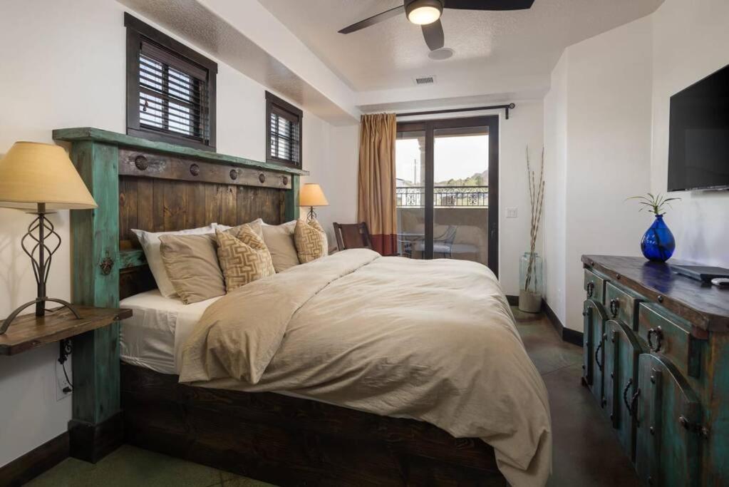 B&B Moab - Luxury Downtown Rental (Pet Friendly) - La Dolce Vita Villas #7 - Bed and Breakfast Moab